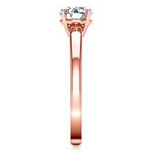 Load image into Gallery viewer, Solitaire Engagement Ring Nuovo